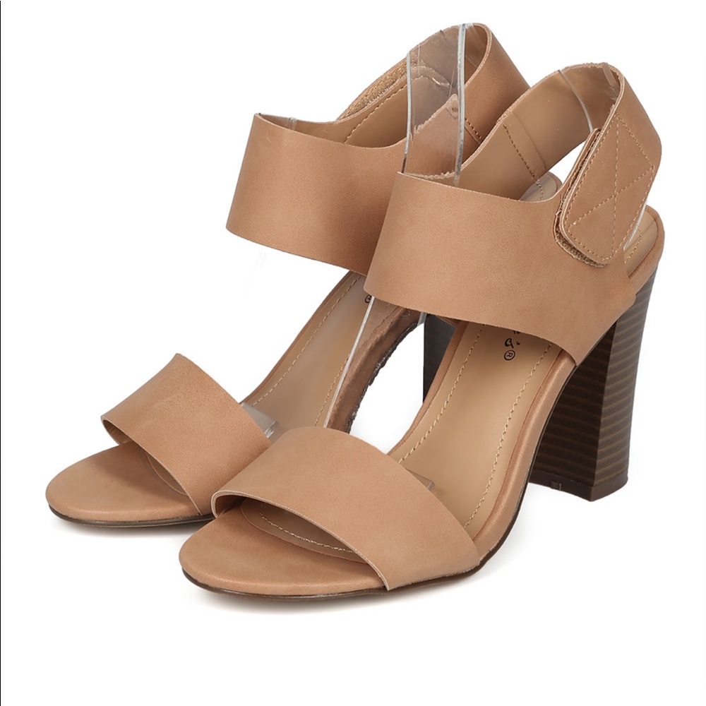 Breckelles Open Toe Chunky Heels in Nude